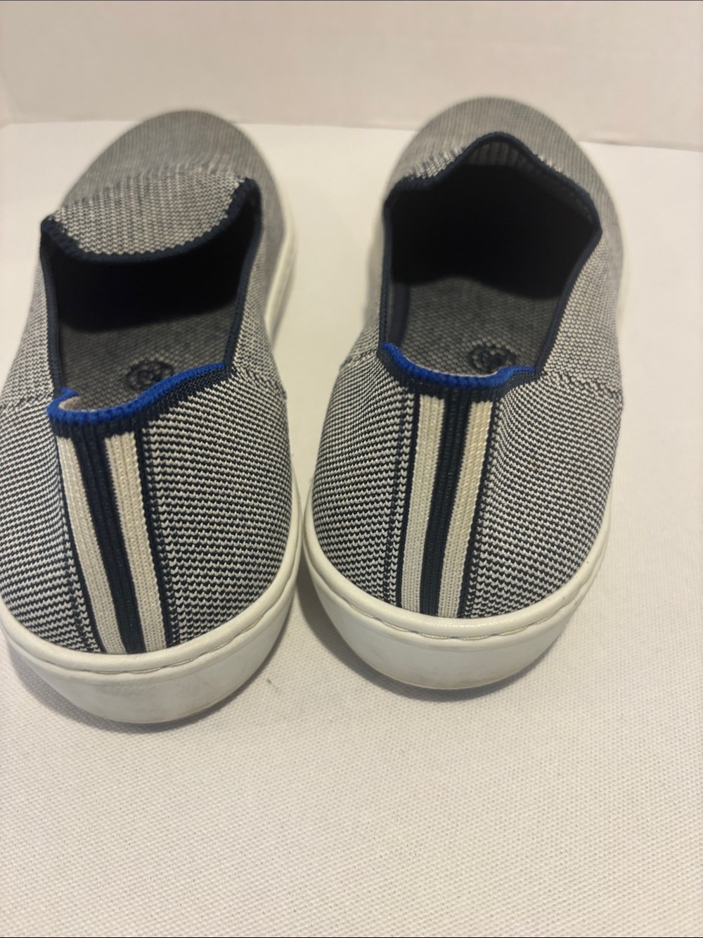 Rothy's women’s Slip-On Cream/Navy Knit fabric Loafer Sneakers. Size 8.5 - Picture 4 of 8